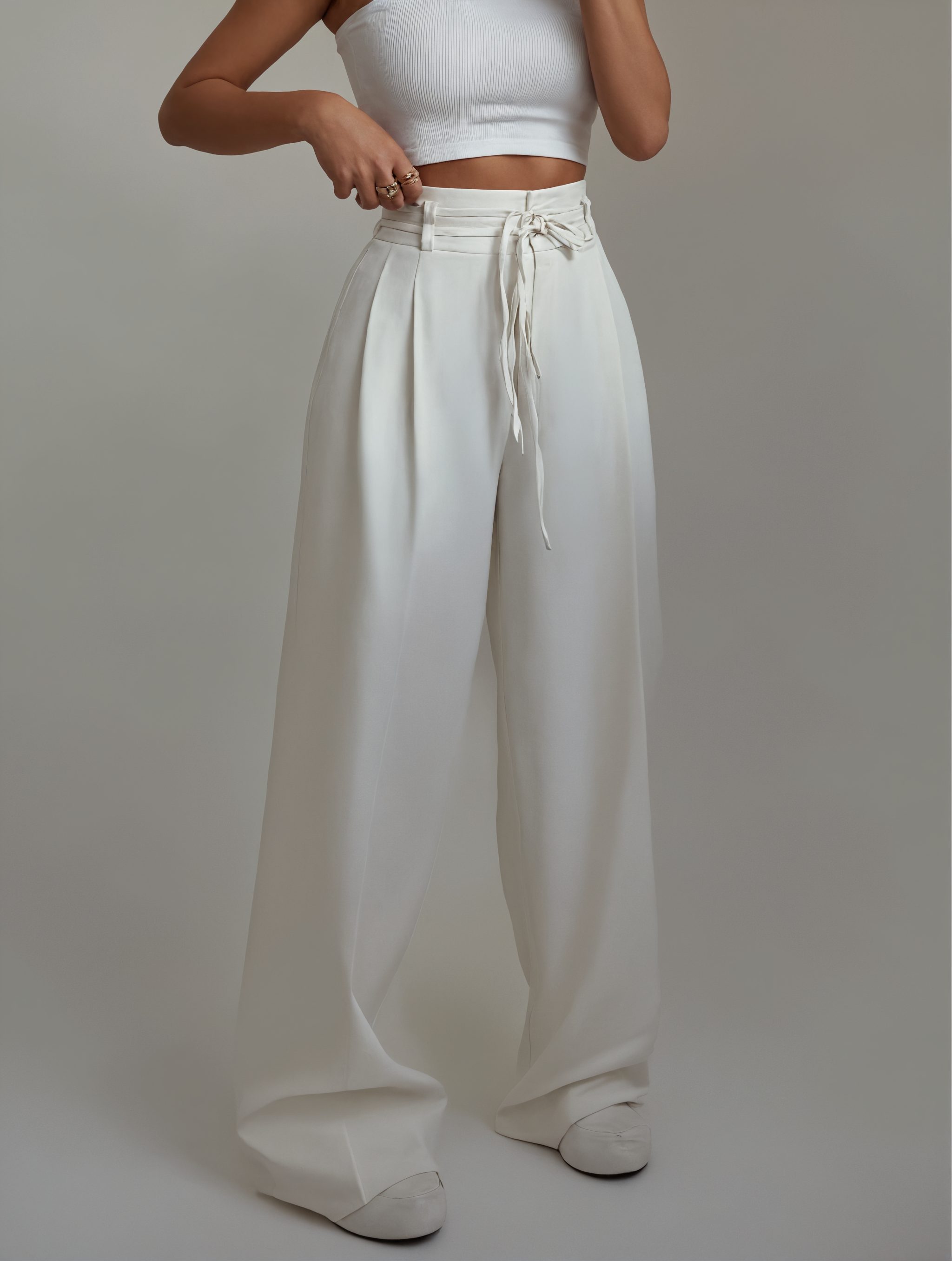 Lina™ | Elegante broek met wijde pijpen, hoge tailleband en riemdetail